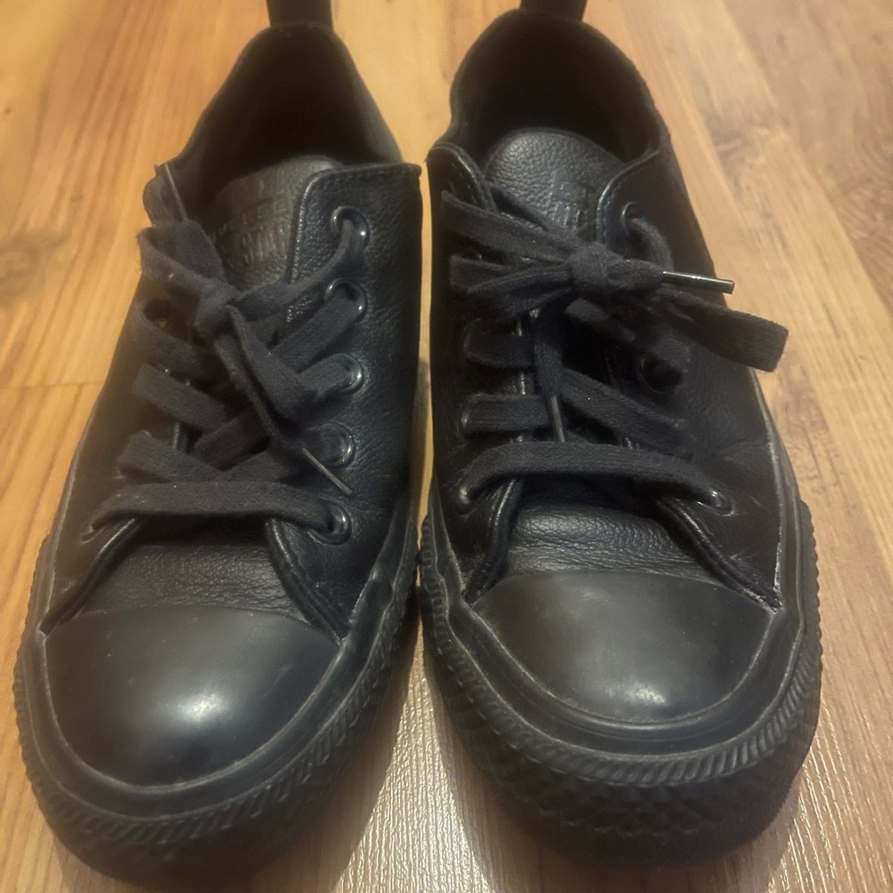 Converse all star size 6 woman’s